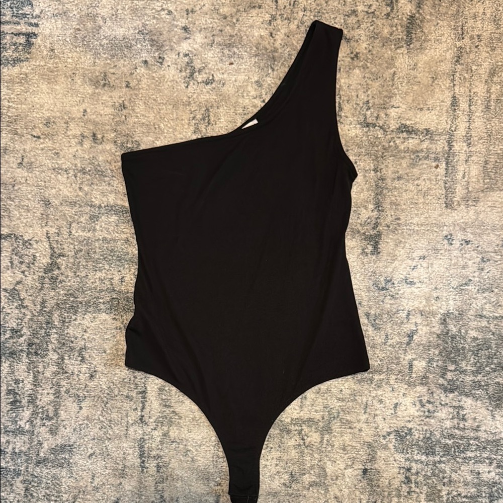 One shoulder, Ribbed Black Top